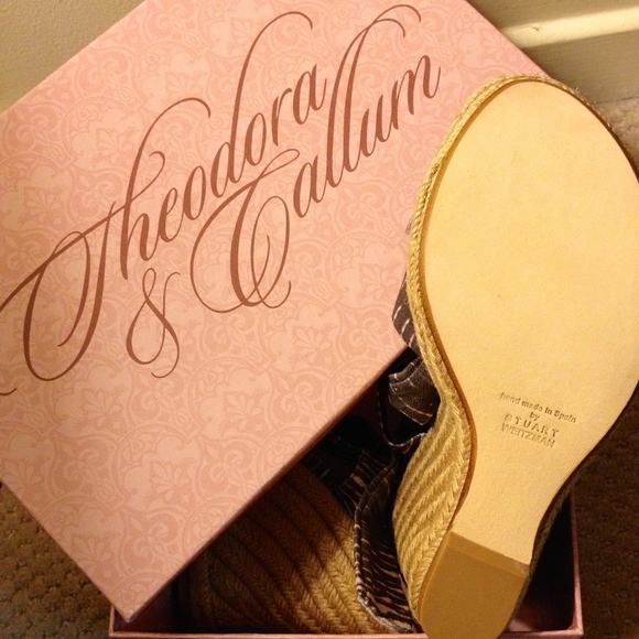 Theodora & Callum for Stuart Weitzman - Picture 5 of 7